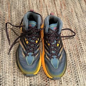 High top HOKA trail runner size 9.5